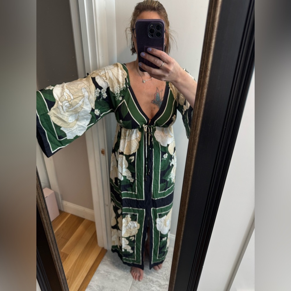 FARM Rio New Without Tags Stunning Maxi Dress. Size Medium, but also fit a Large